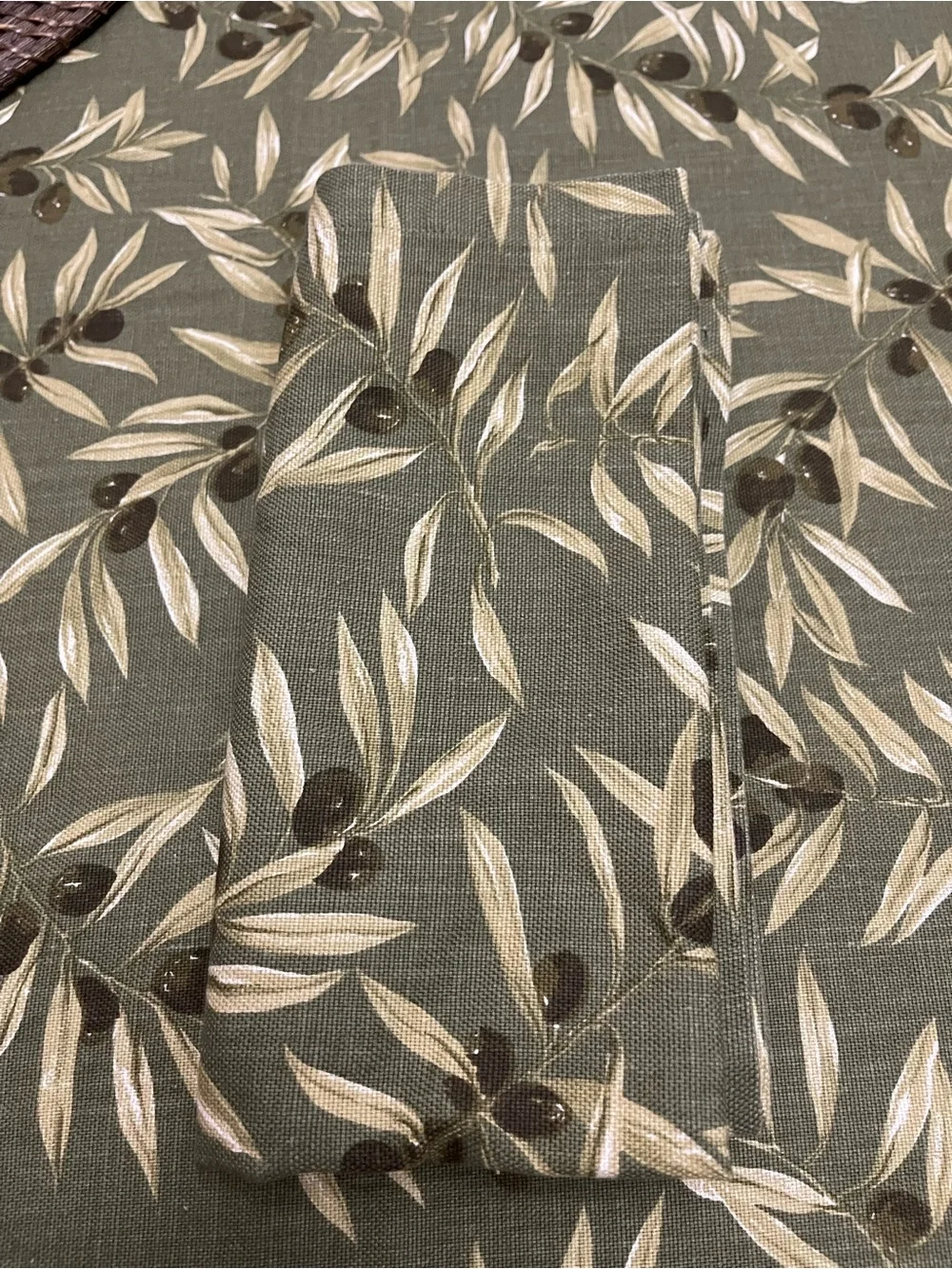 Williams Sonoma 1 Tablecloth 8 Napkins Made In Italy Green With Black Olives